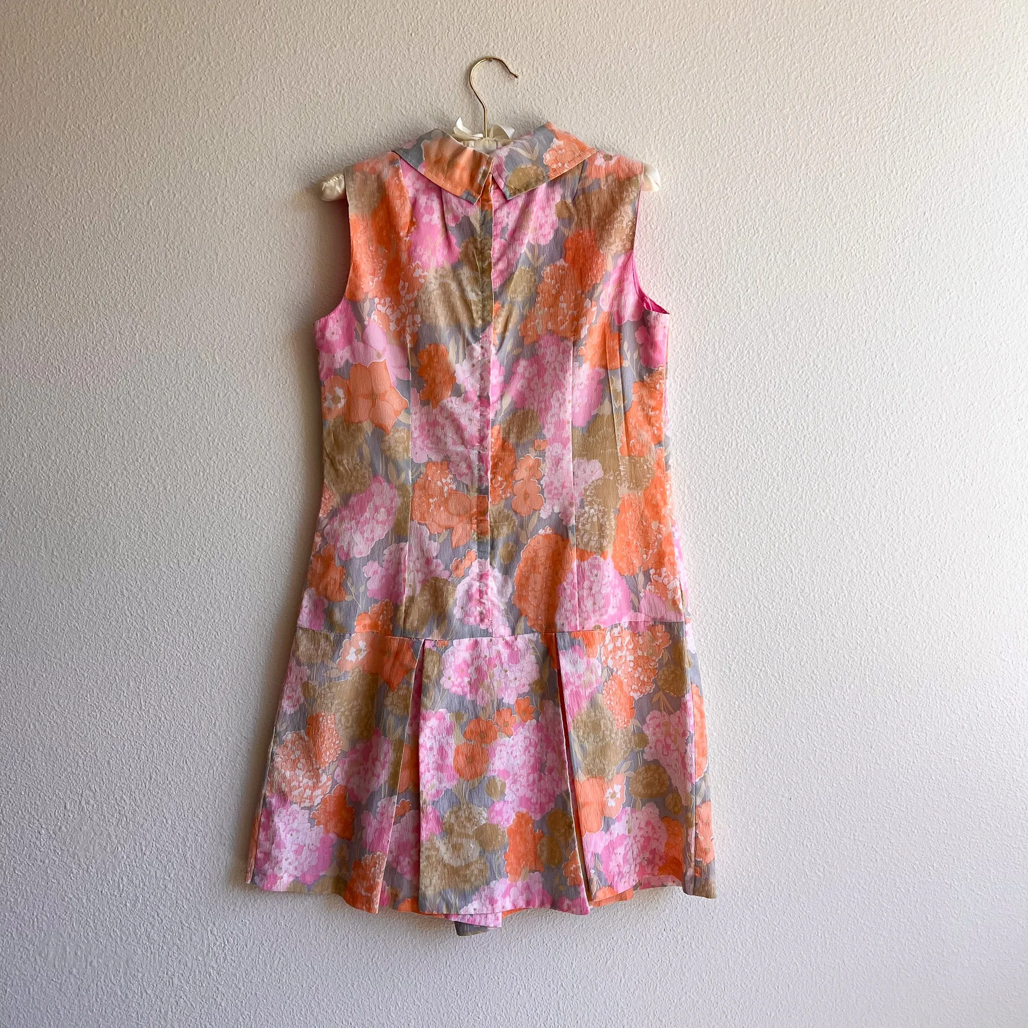 1960s Pink and Tangerine Hydrangeas Print Babydoll Romper (S/M)