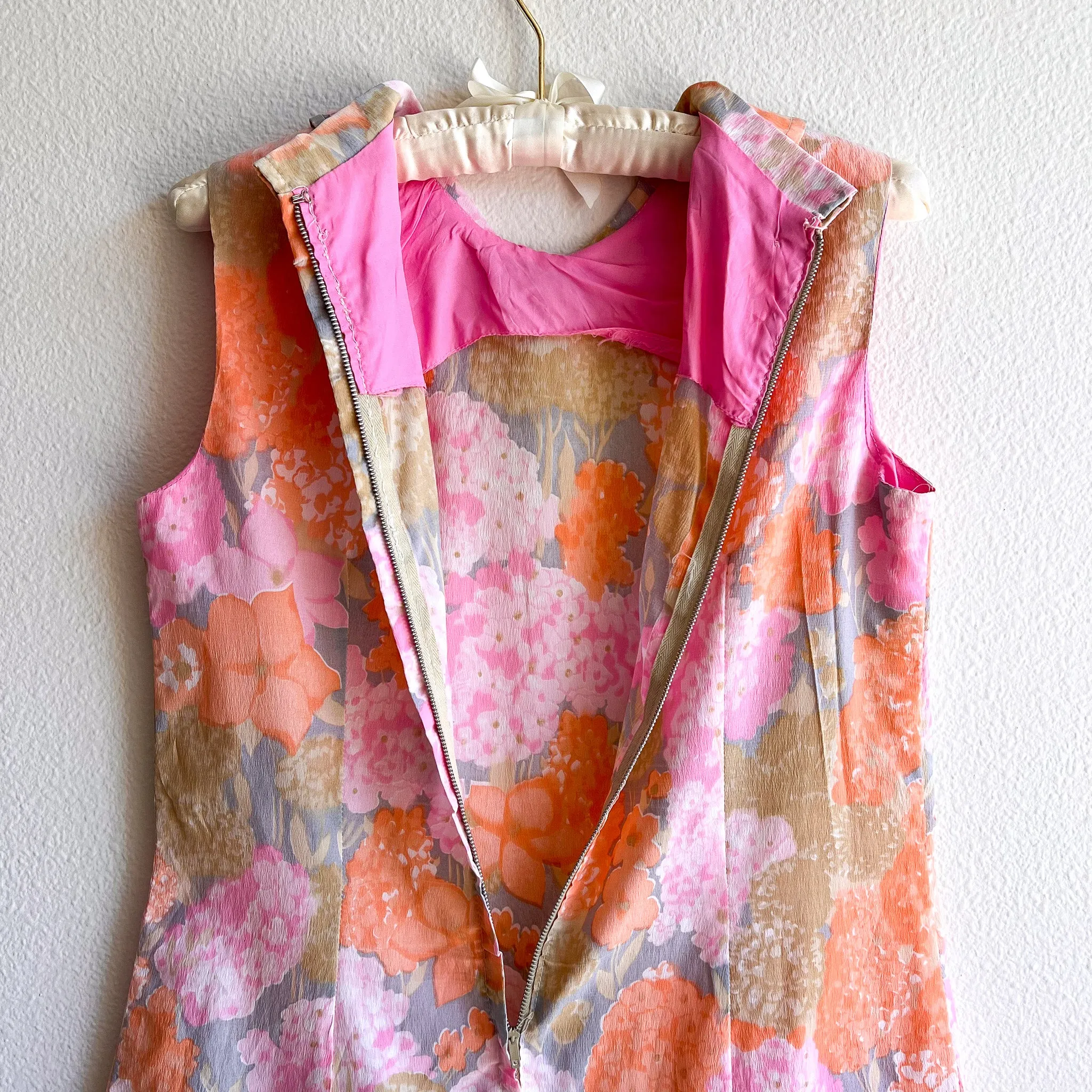 1960s Pink and Tangerine Hydrangeas Print Babydoll Romper (S/M)