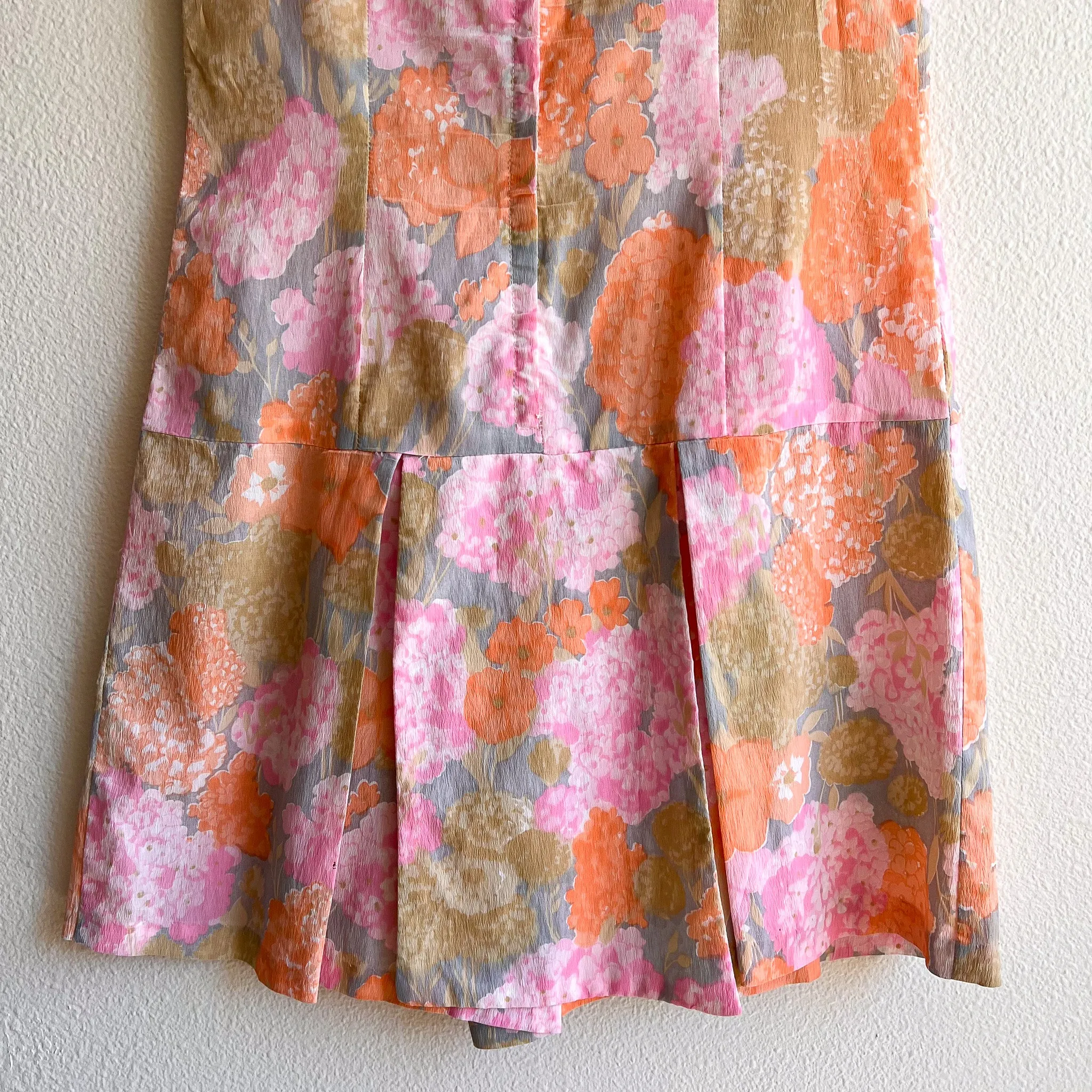 1960s Pink and Tangerine Hydrangeas Print Babydoll Romper (S/M)