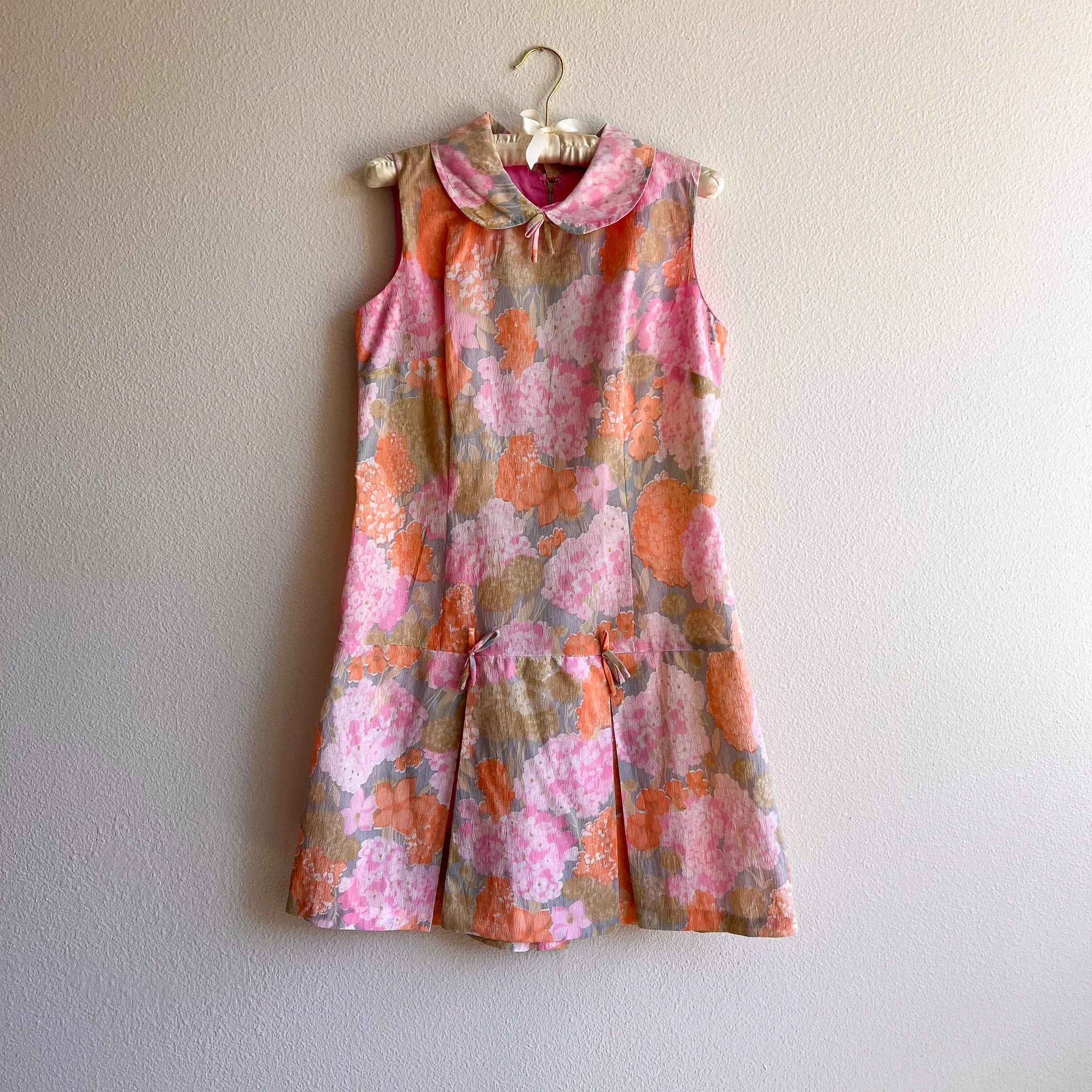 1960s Pink and Tangerine Hydrangeas Print Babydoll Romper (S/M)
