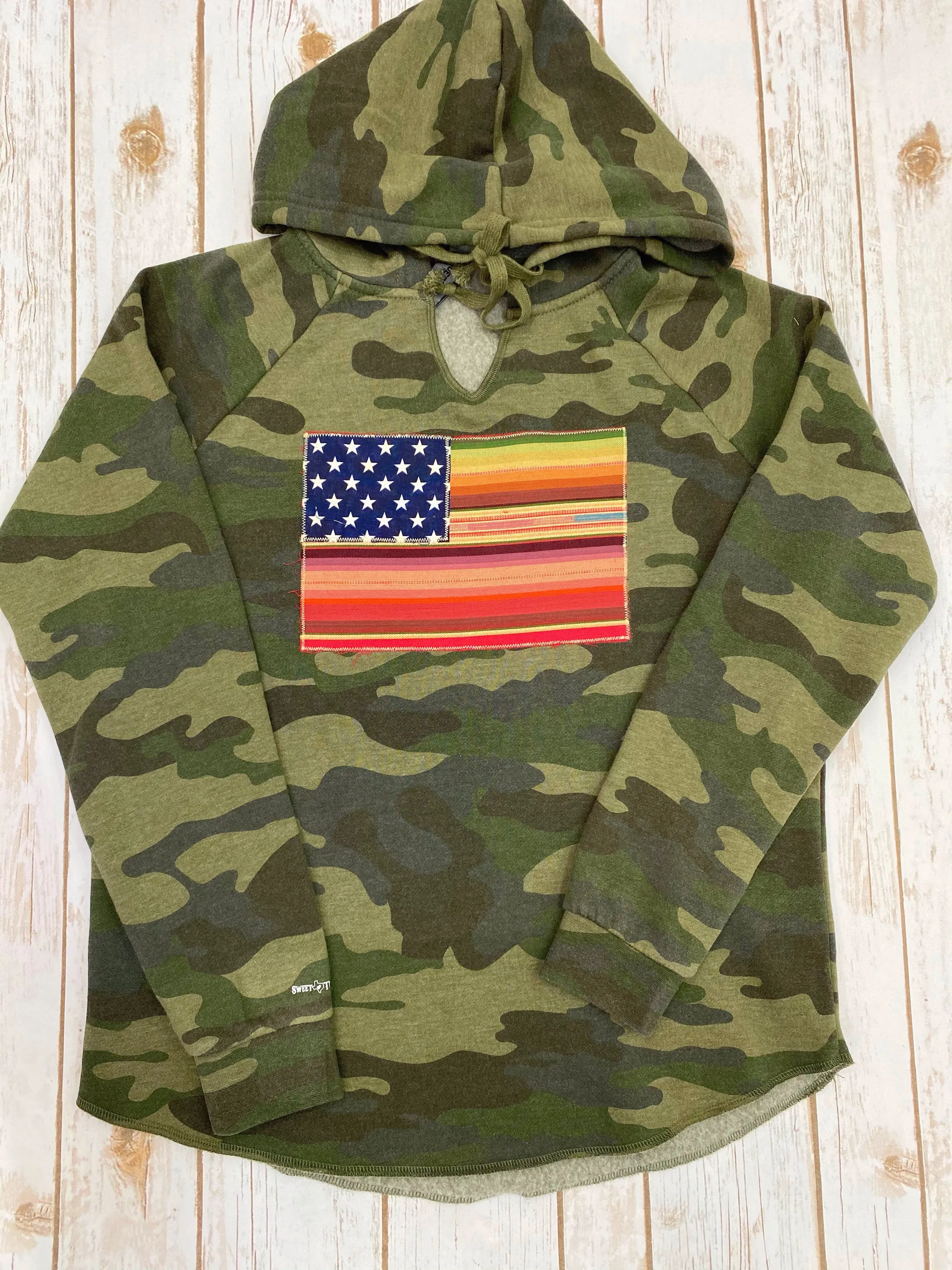 Salsa Serape Flag V-Neck Hoodie [Premium Camo]